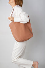 Load image into Gallery viewer, Everyday Leather Tote Bag TAN NUDE