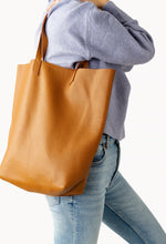 Load image into Gallery viewer, Everyday Leather Tote Bag BROWN
